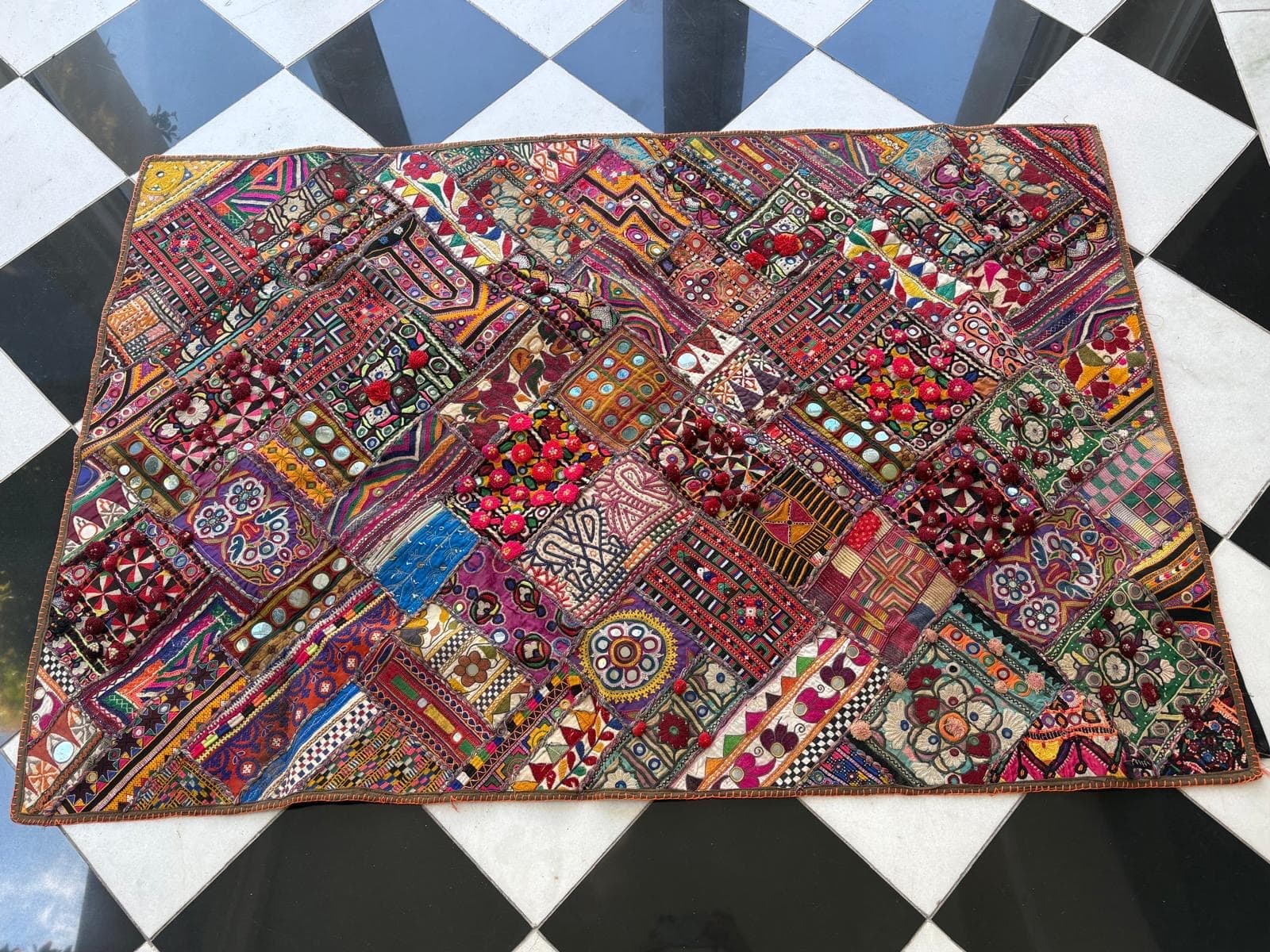 Tapiz textil patchwork bordado