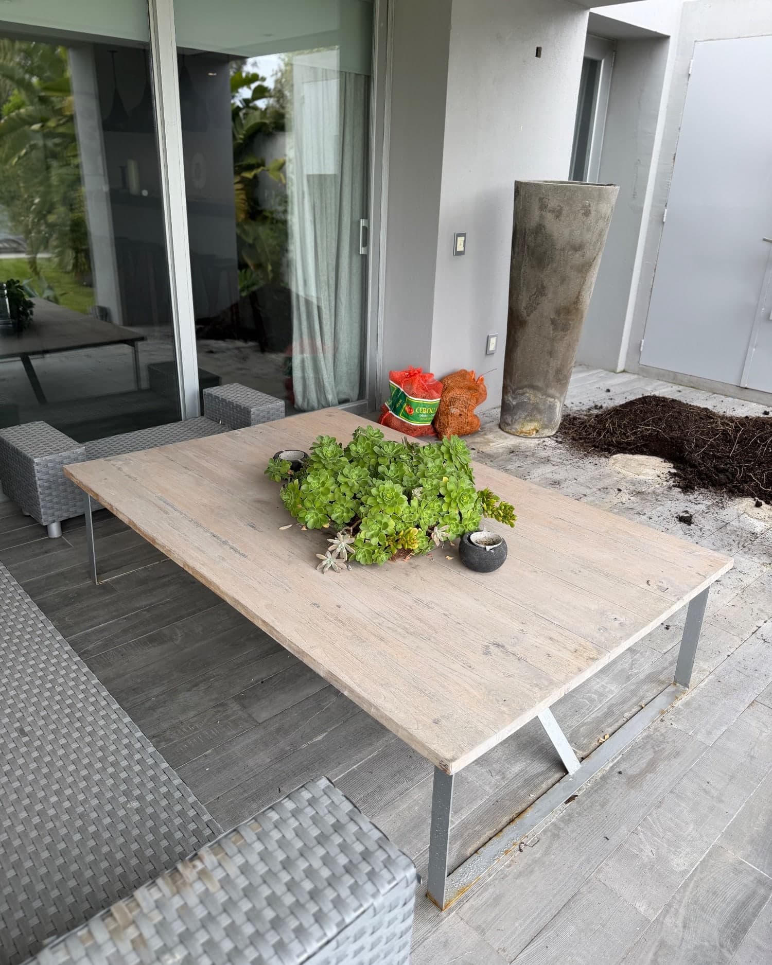 Mesa baja de madera para exterior