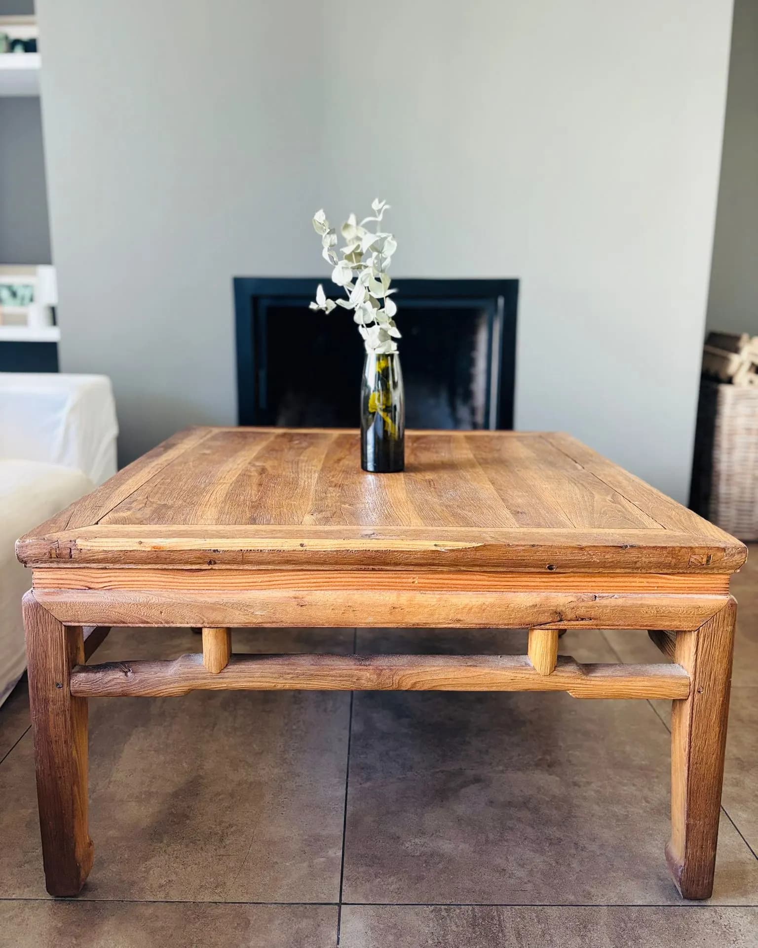 Mesa ratona de madera maciza