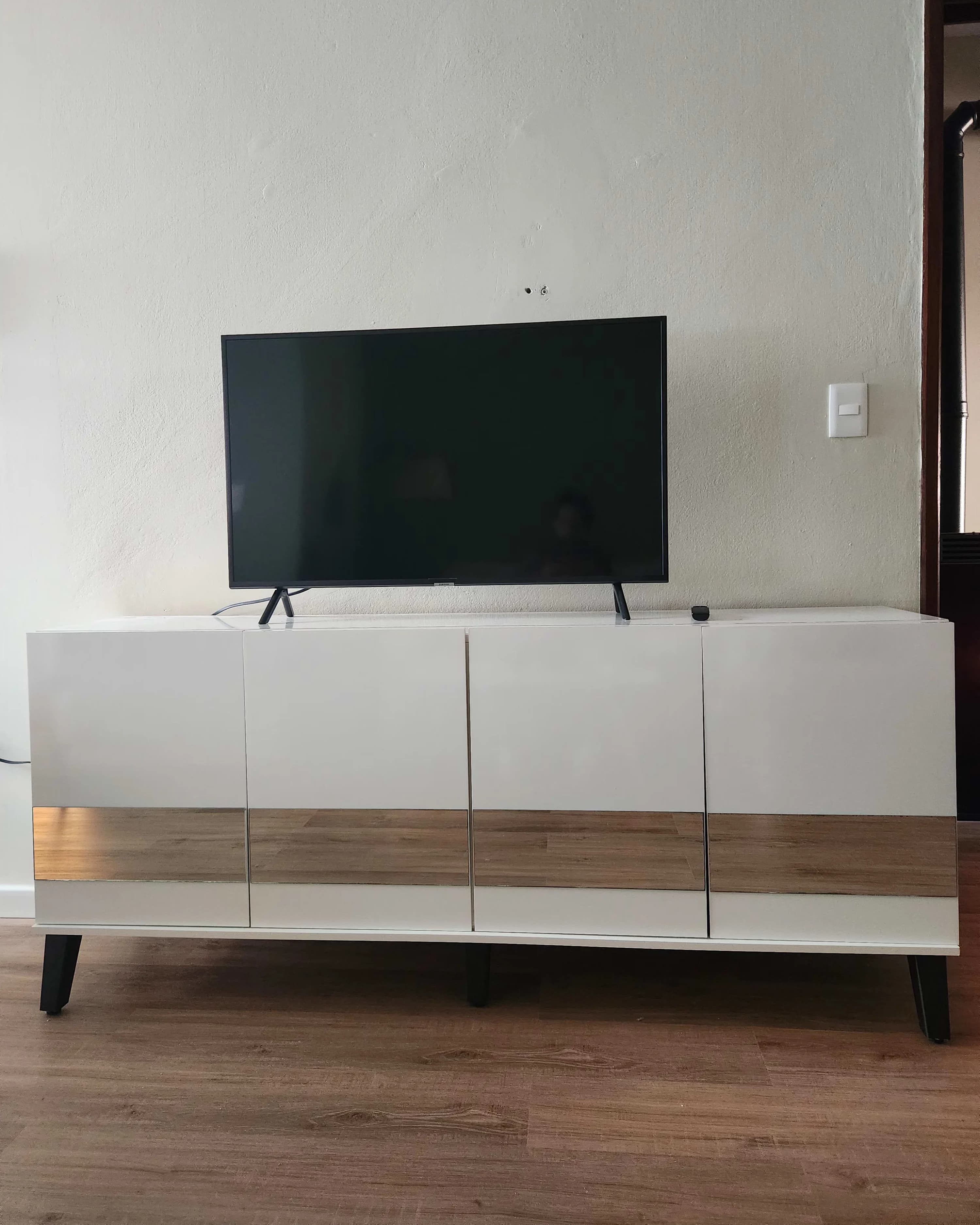 Rack de TV blanco 4 Puertas