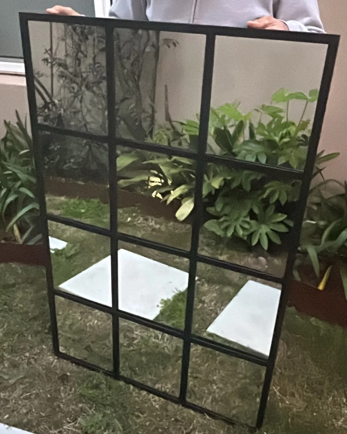 Espejo estilo ventana con marco negro