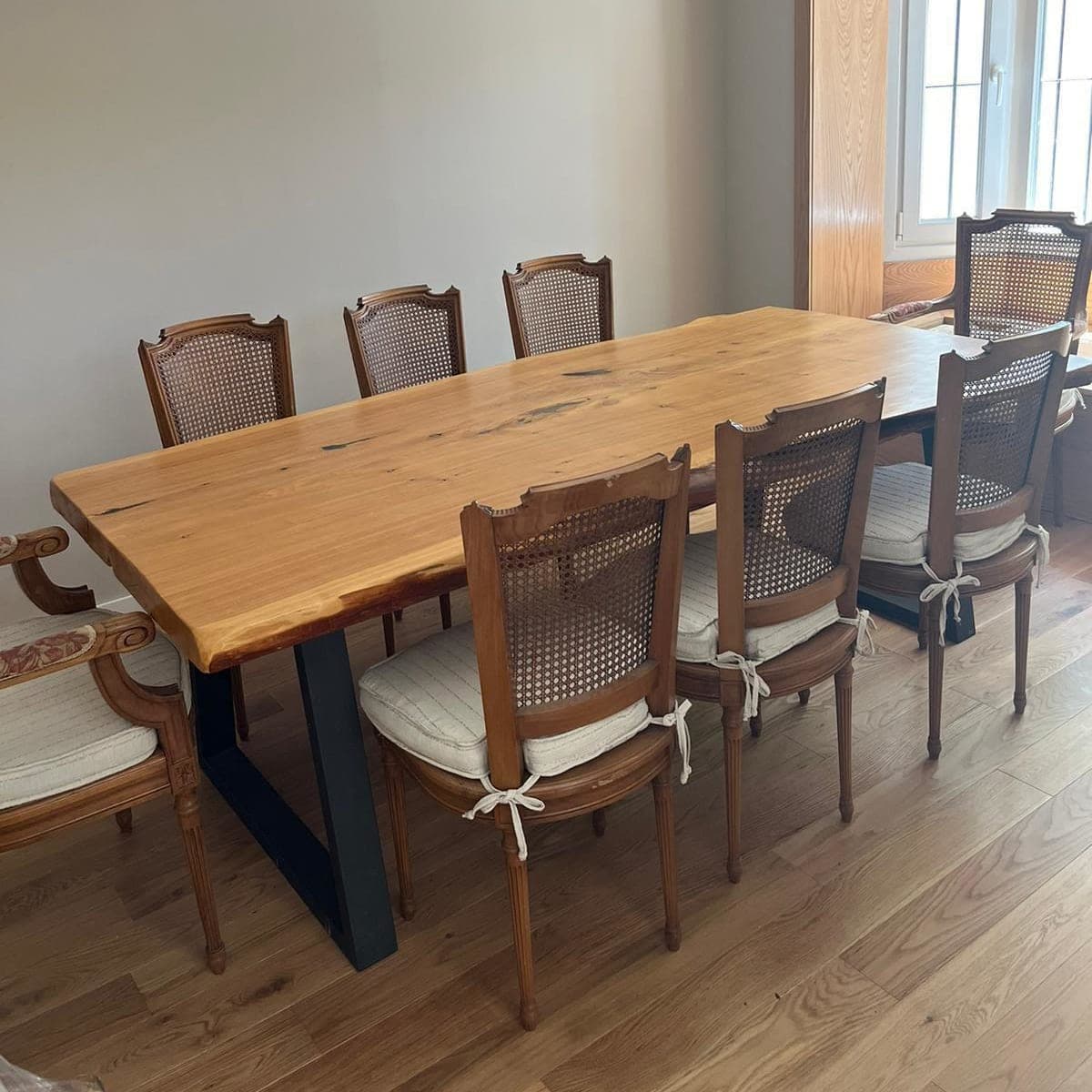Mesa de comedor madera de cipres Lambertiano