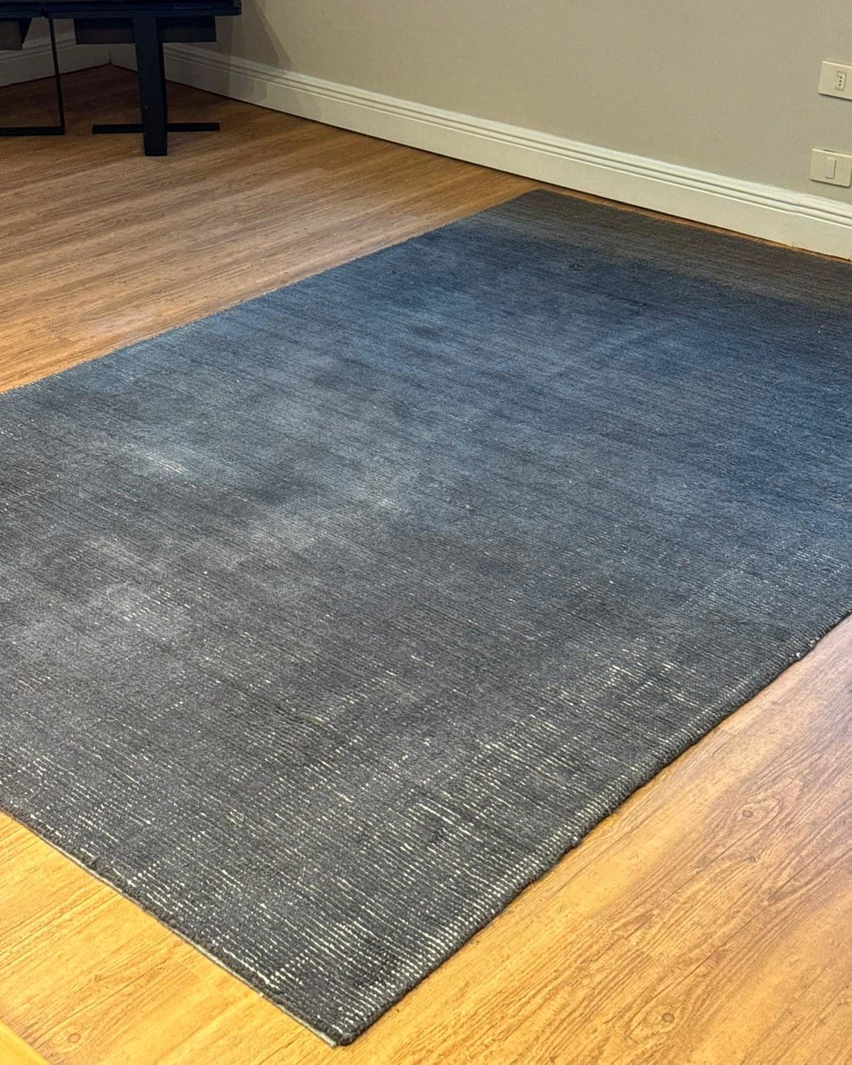 Alfombra gris de living lisa