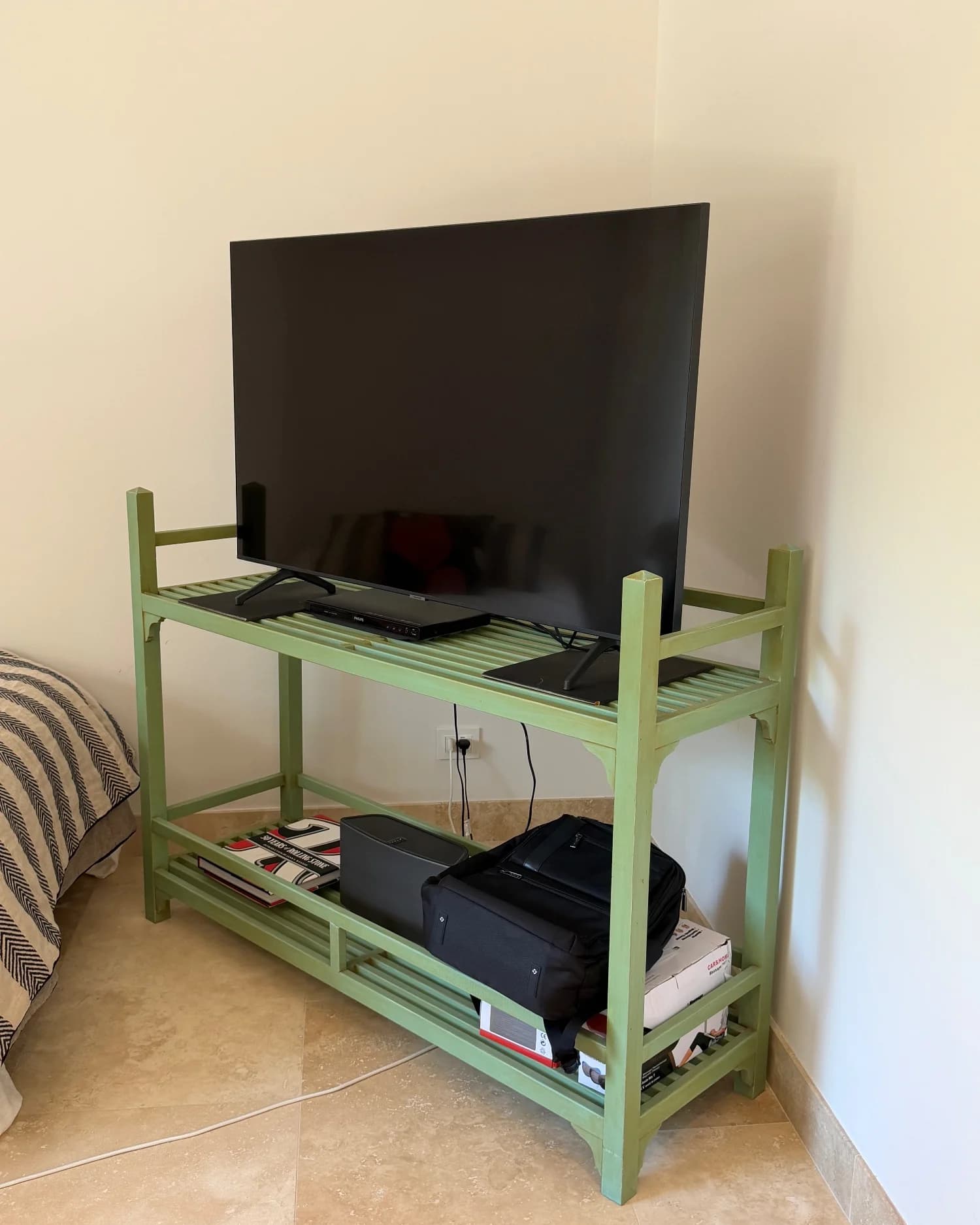 Rack/mueble de TV de madera verde