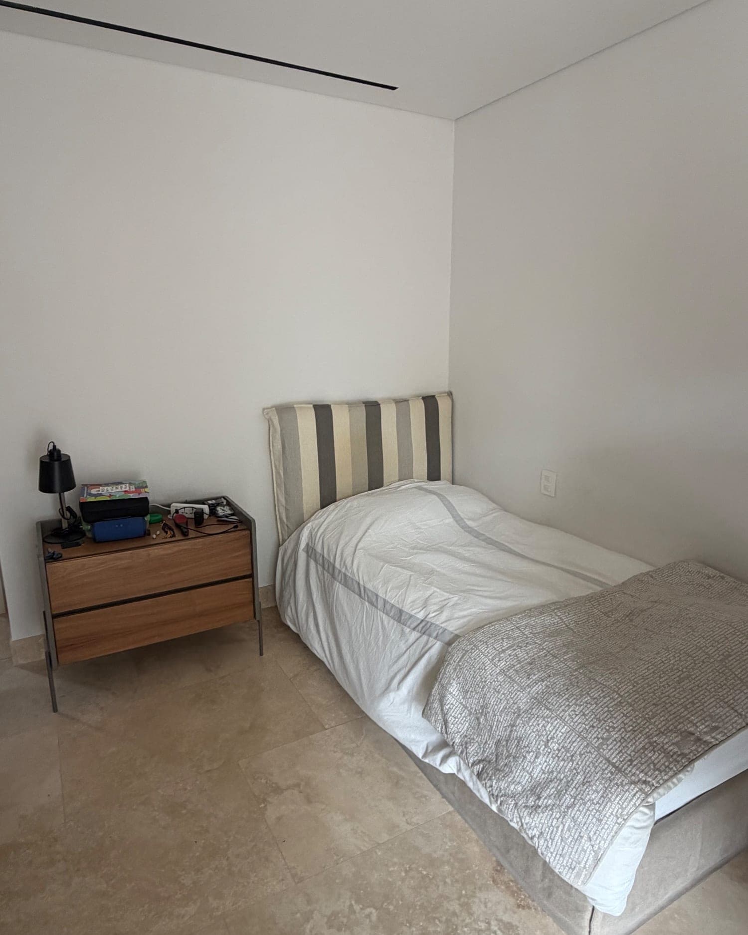 Cama 1 plaza (respaldo + colchón + box) N1
