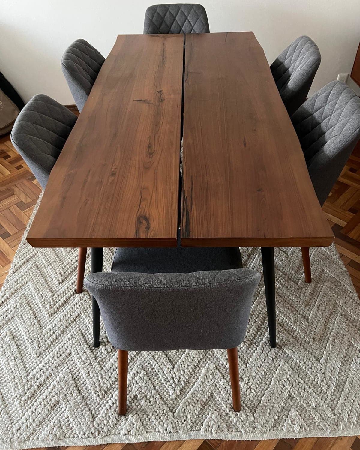 Mesa de comedor de madera con 6 sillas