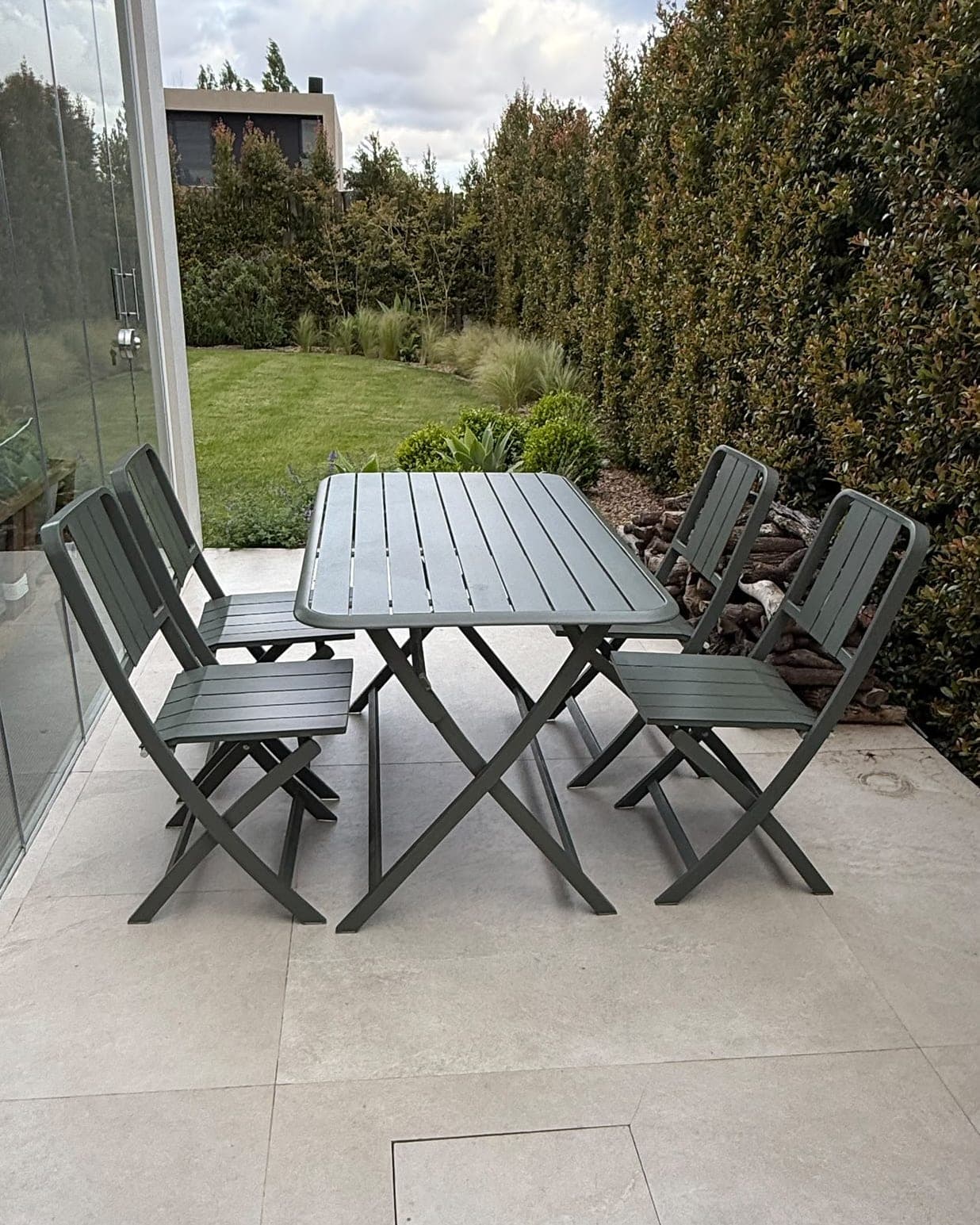 Juego exterior Naterial - Mesa + 4 sillas