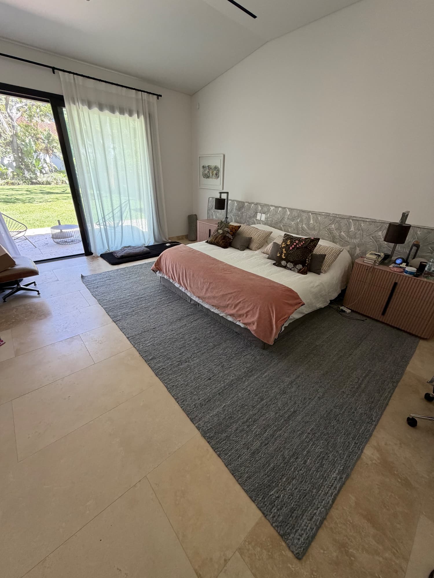Alfombra gris tejida gran tamaño