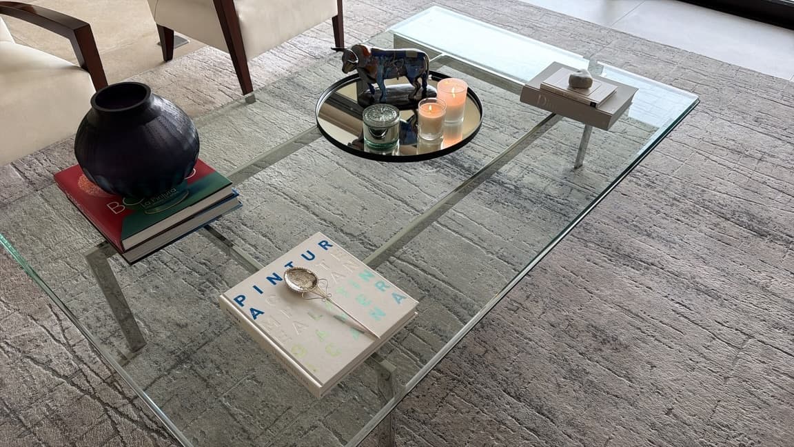 Mesa ratona de vidrio biselado, de excelente calidad