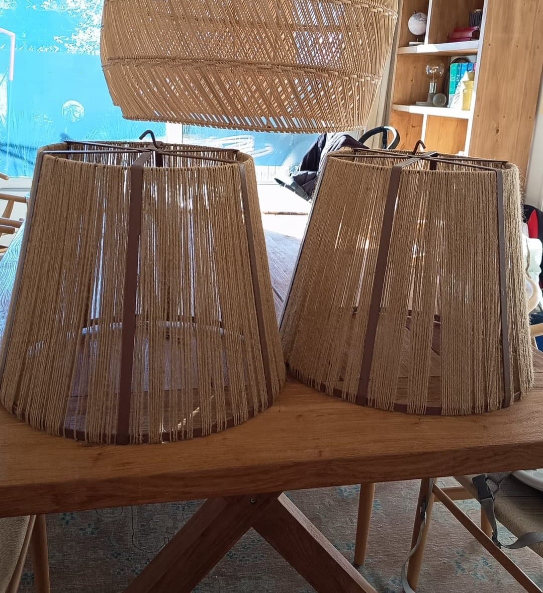 Par de pantallas colgantes de yute