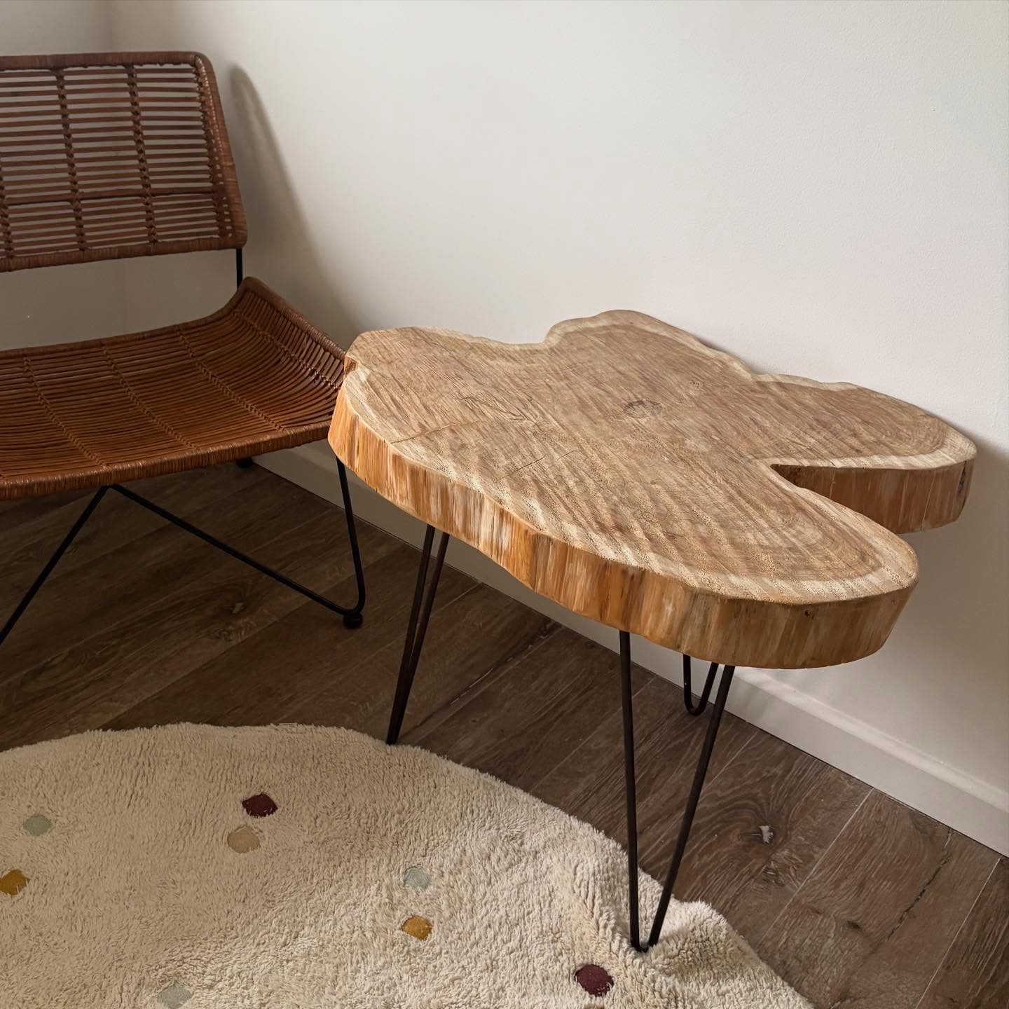 Mesa de tronco, súper linda, cálida y de excelente calidad