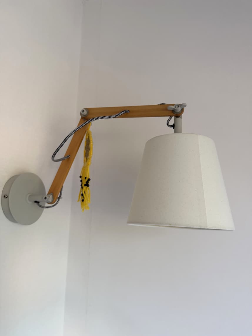 Luminaria de pared articulada, de Lyte