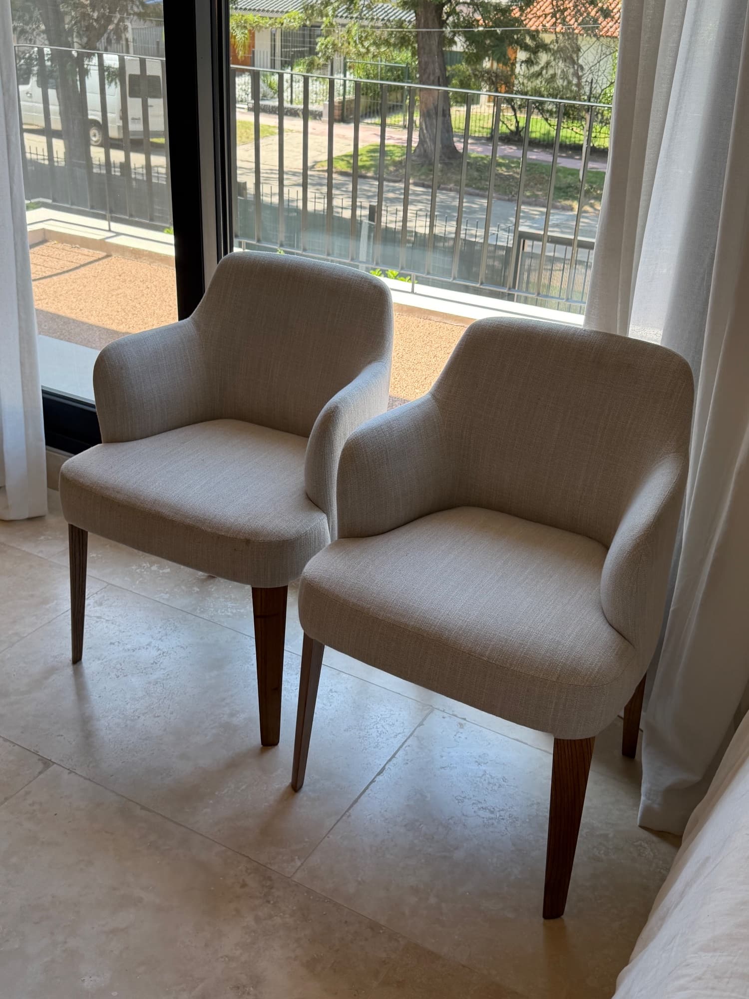 Silla cabecera tapizada beige