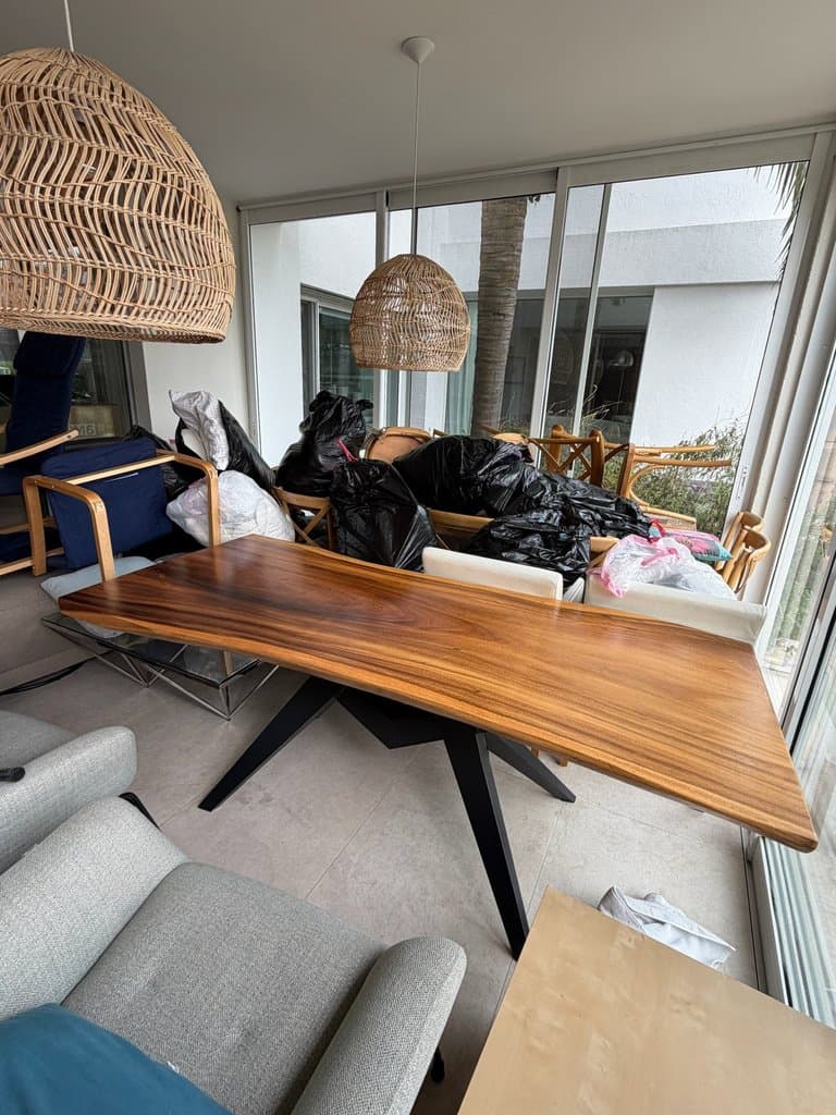 Mesa de comedor de madera, borde natural
