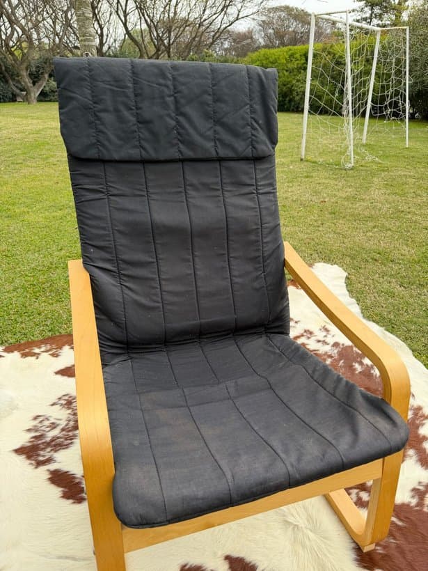 Sillón Poäng de IKEA con almohadón negro