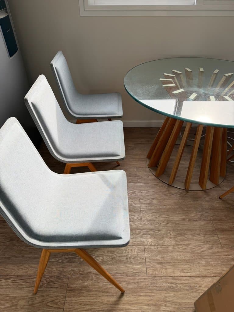 6 Sillas grises de comedor, respaldo curvo