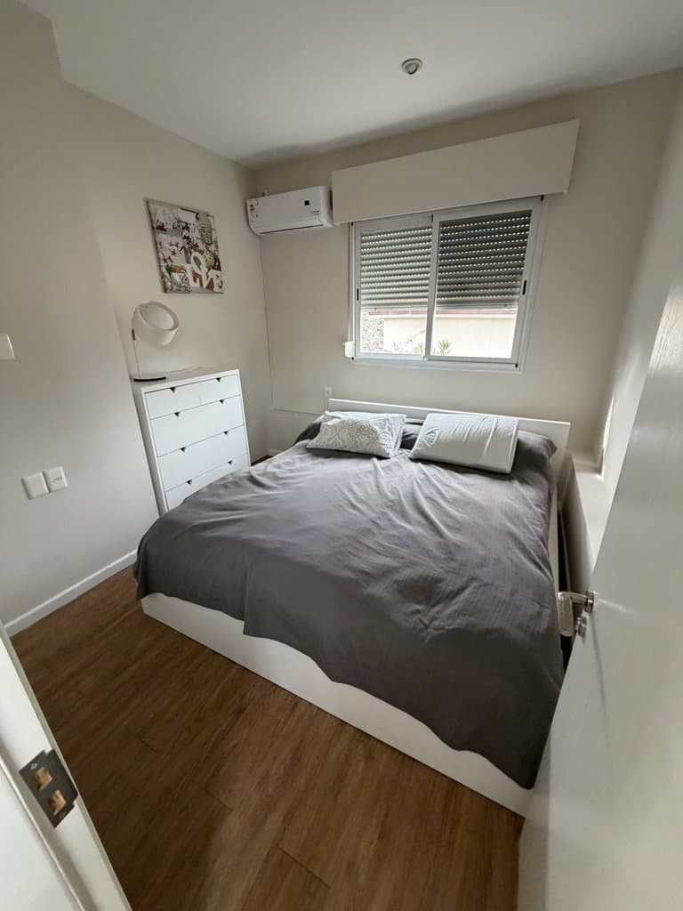Cama con base de guardado y colchón