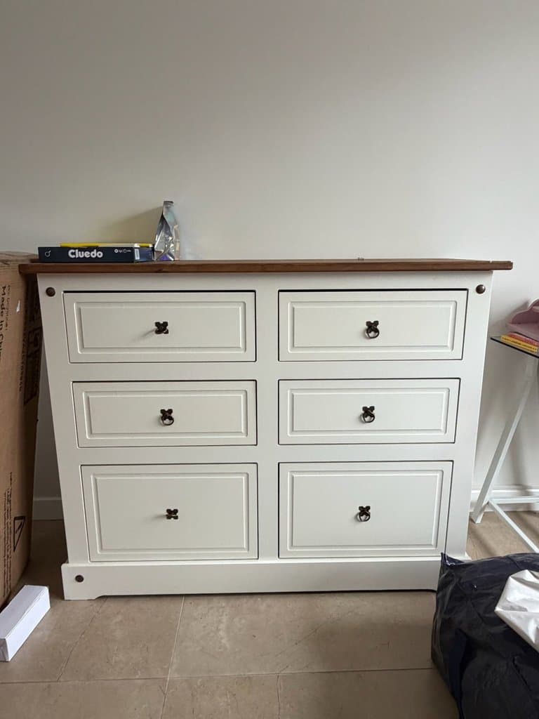 Cómoda blanca de 6 cajones con tapa de madera