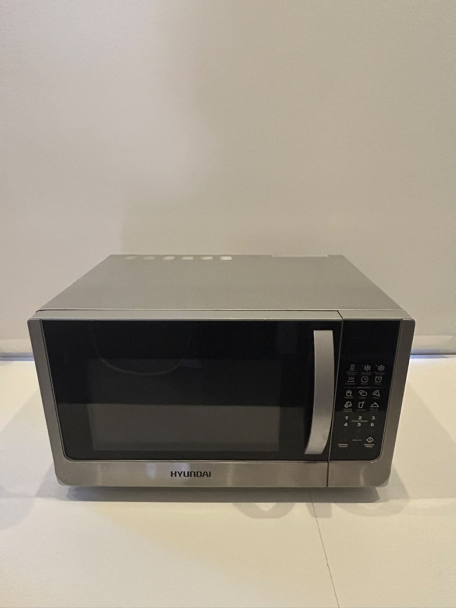 Microondas Hyundai plateado
