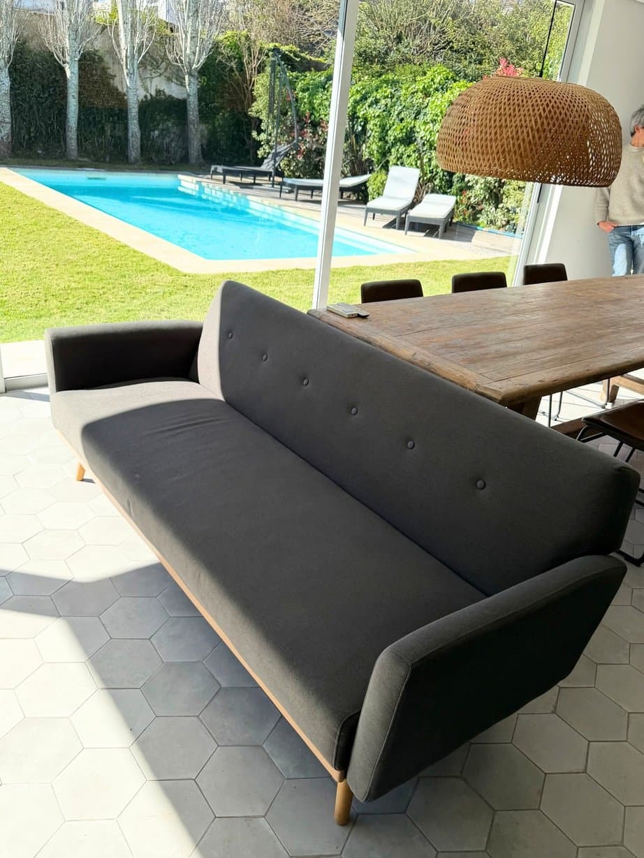 Sillón cama tapizado gris