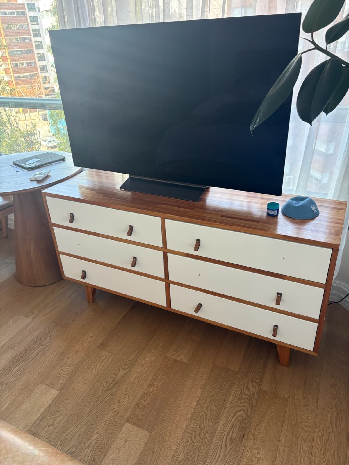 Cómoda de madera, de Fiorella Galli