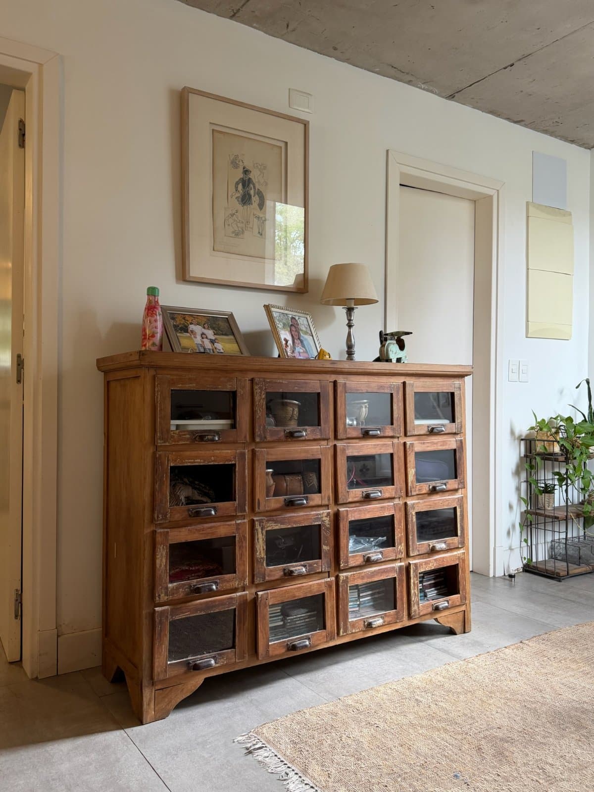 Mueble de almacén con comportamientos vidriados