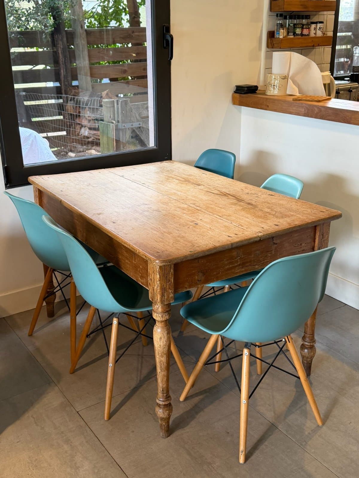 Sillas estilo Eames (5)