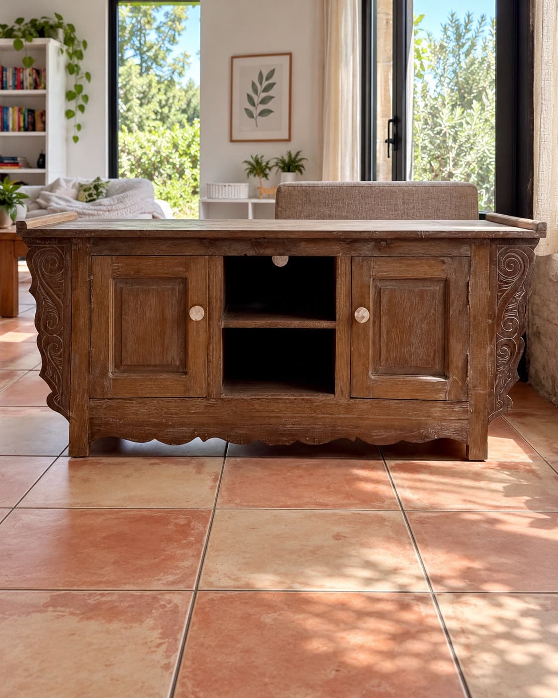 Mueble de TV de madera tallada